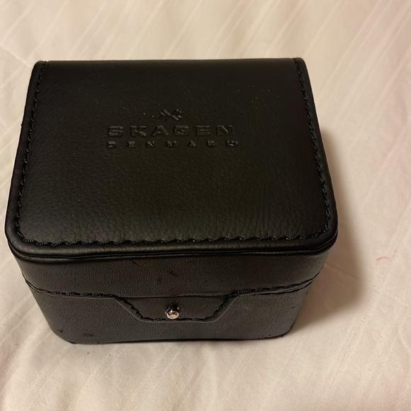 SKAGEN DENMARK WATCH. NEW IN BOX - Picture 8 of 9